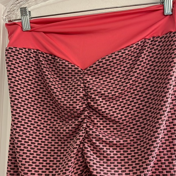 Amazon essential extra-large booty Poppin gray and pink workout leggings - Picture 5 of 5